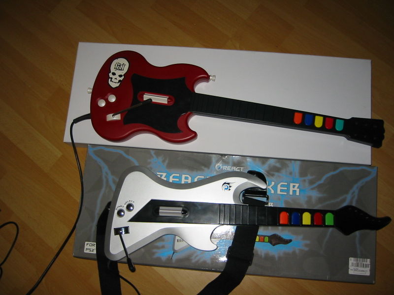Datei:GuitarHero Redoctane and ReactRocker Guitar.JPG